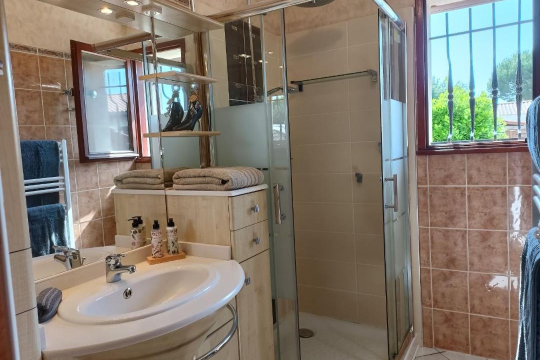 Photo of Bathroom in Gujan-Mestras