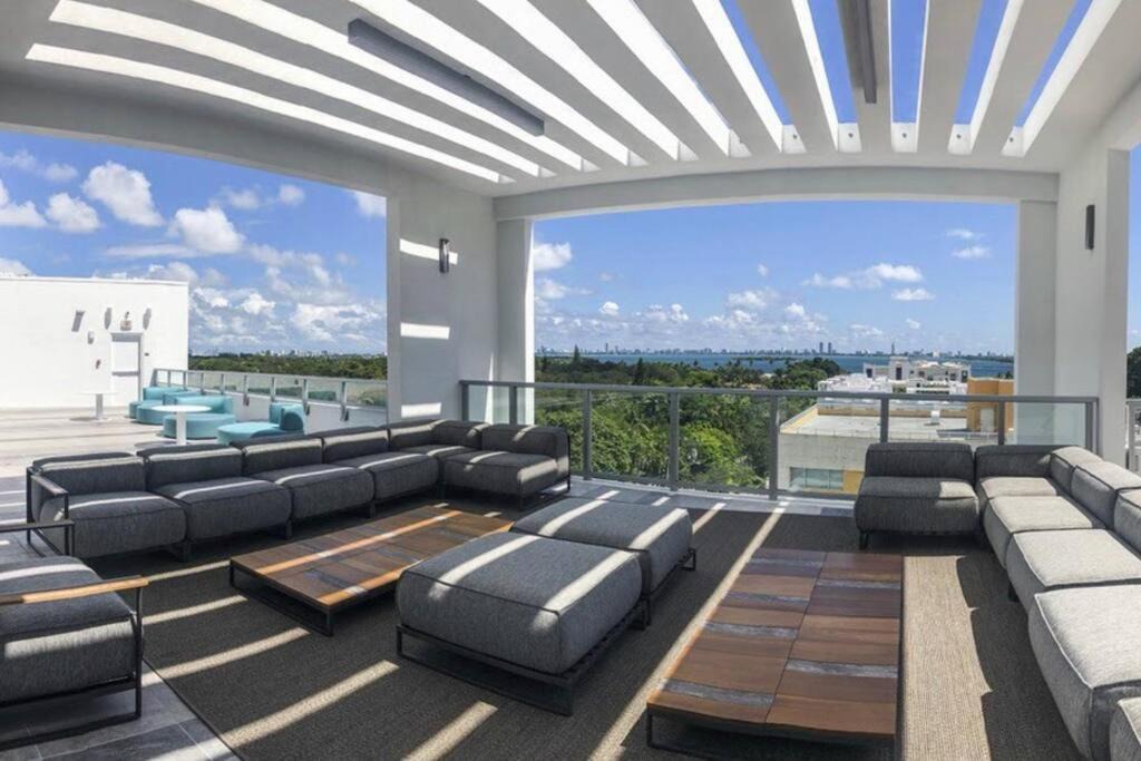 Photo of Patio Balcony in Northeast Miami