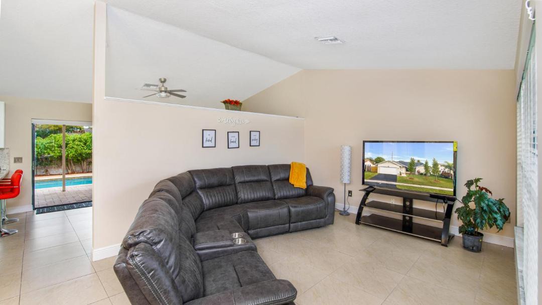 Photo of Livingroom in Sunrise