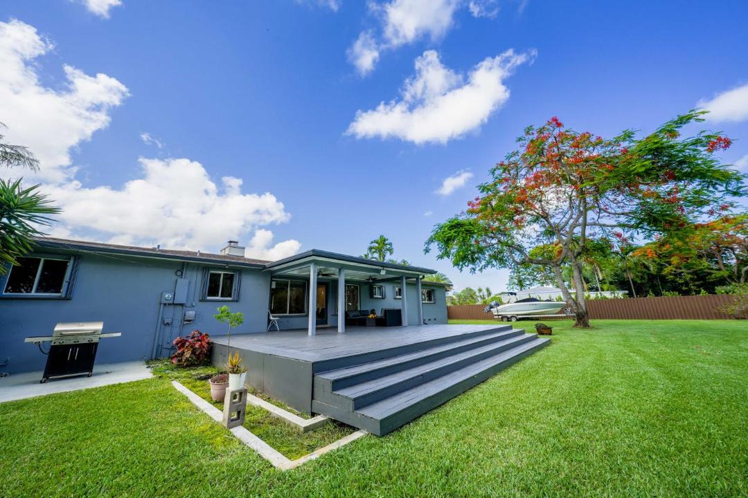 Photo of Buildings in Highland Garden