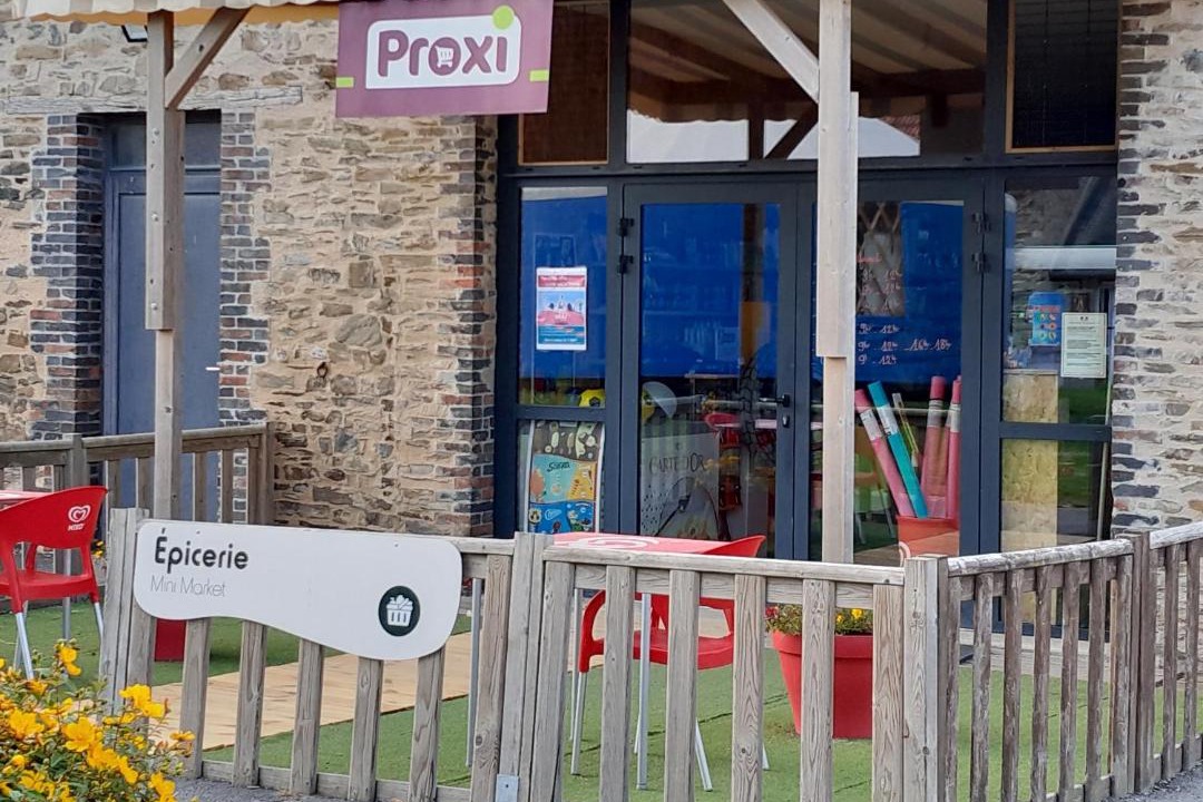 Photo of Others in Litteau