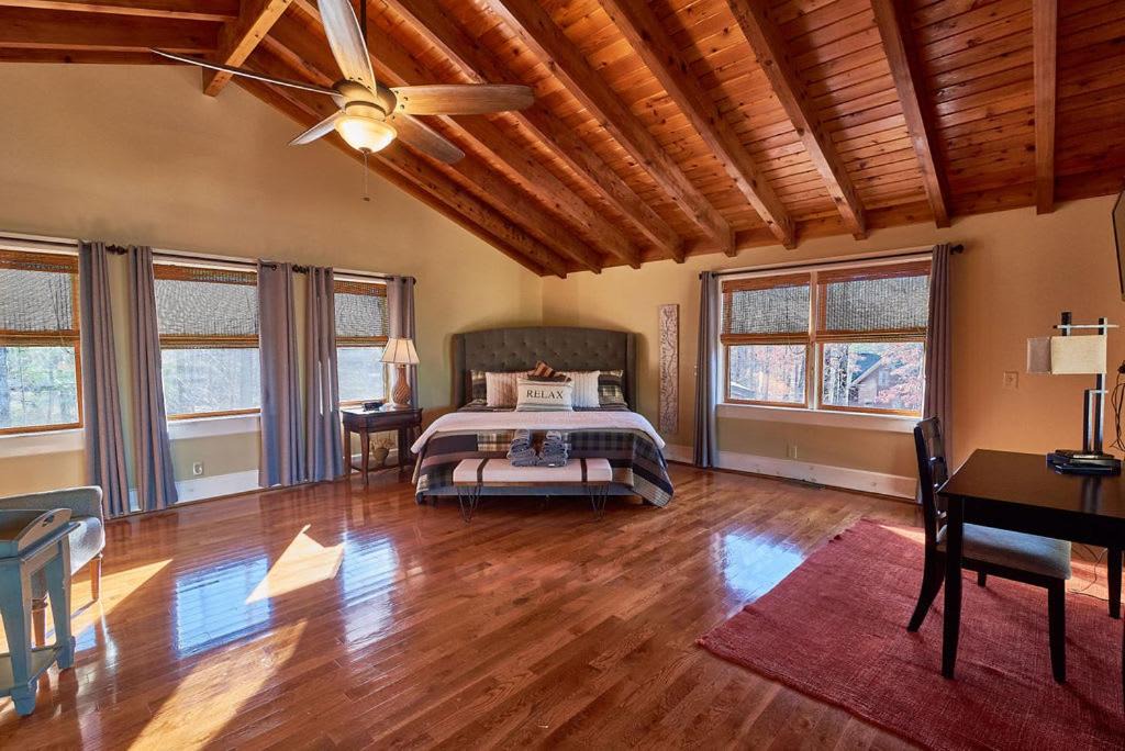 Photo of Livingroom in Morganton