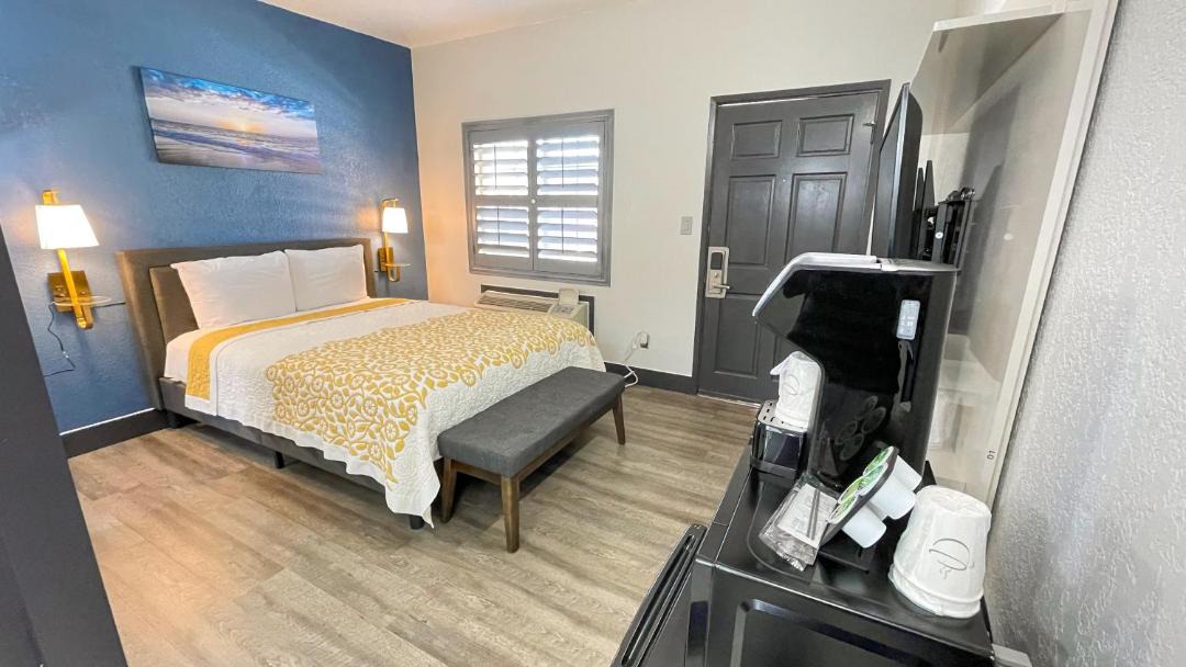 Photo of Bedroom in North Fremont Street