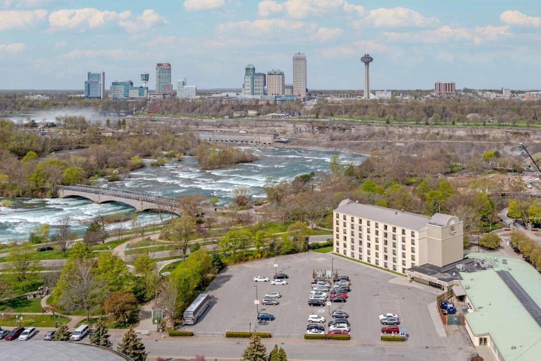 Photo of Others in Downtown Niagara Falls