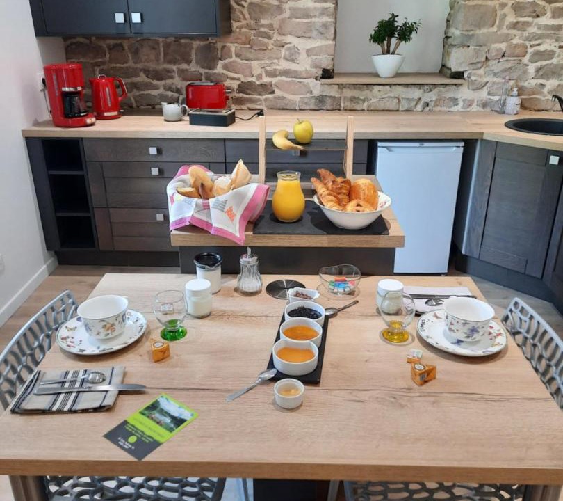 Photo of Others in Lonny