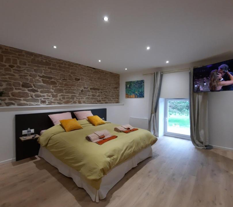 Photo of Others in Lonny