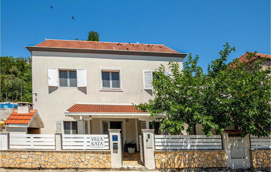 Photo of Others in Ploce