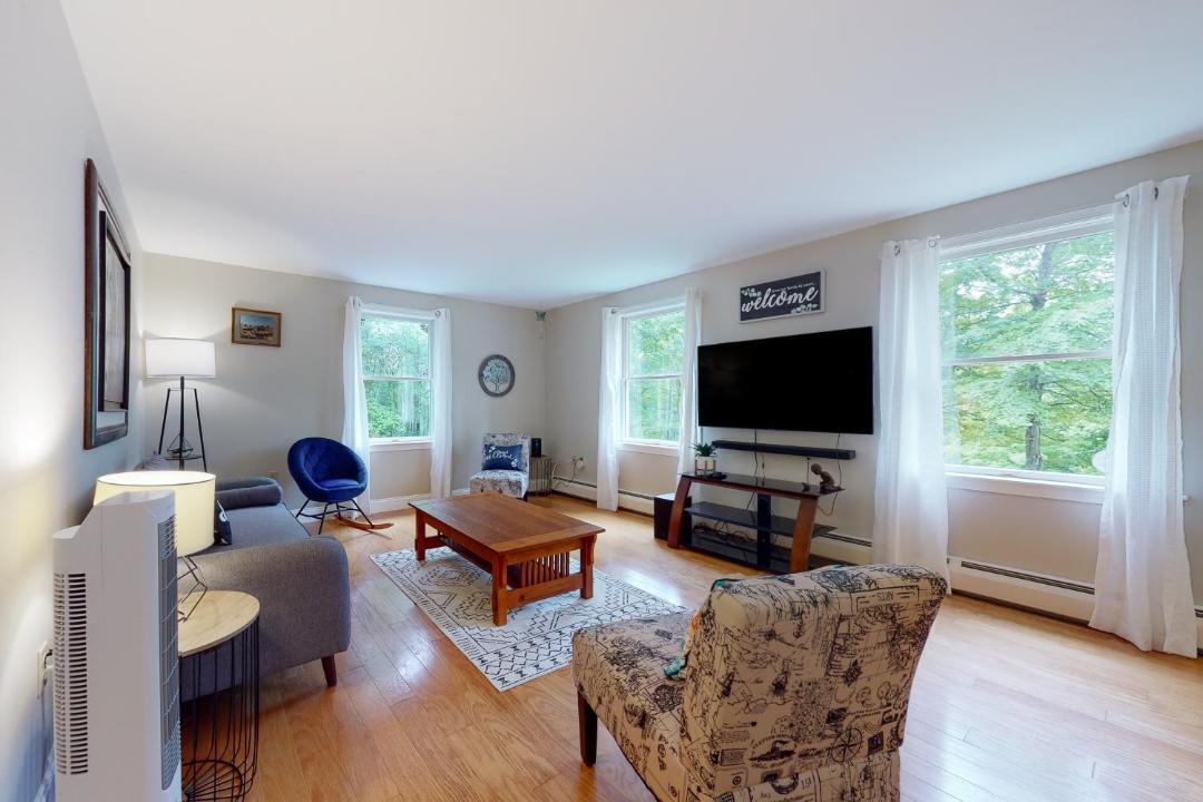 Photo of Livingroom in Alton