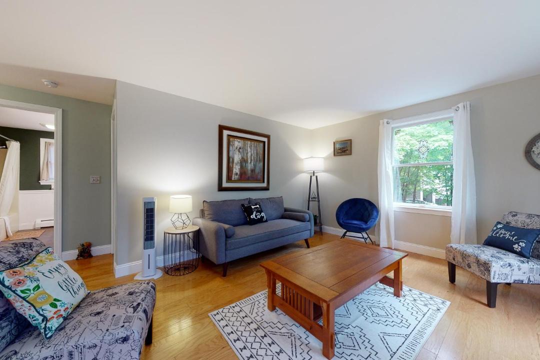 Photo of Livingroom in Alton