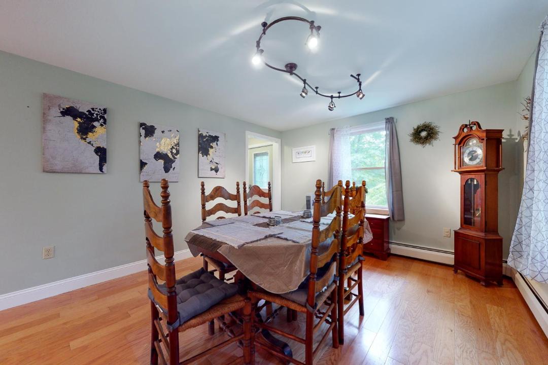 Photo of Livingroom in Alton