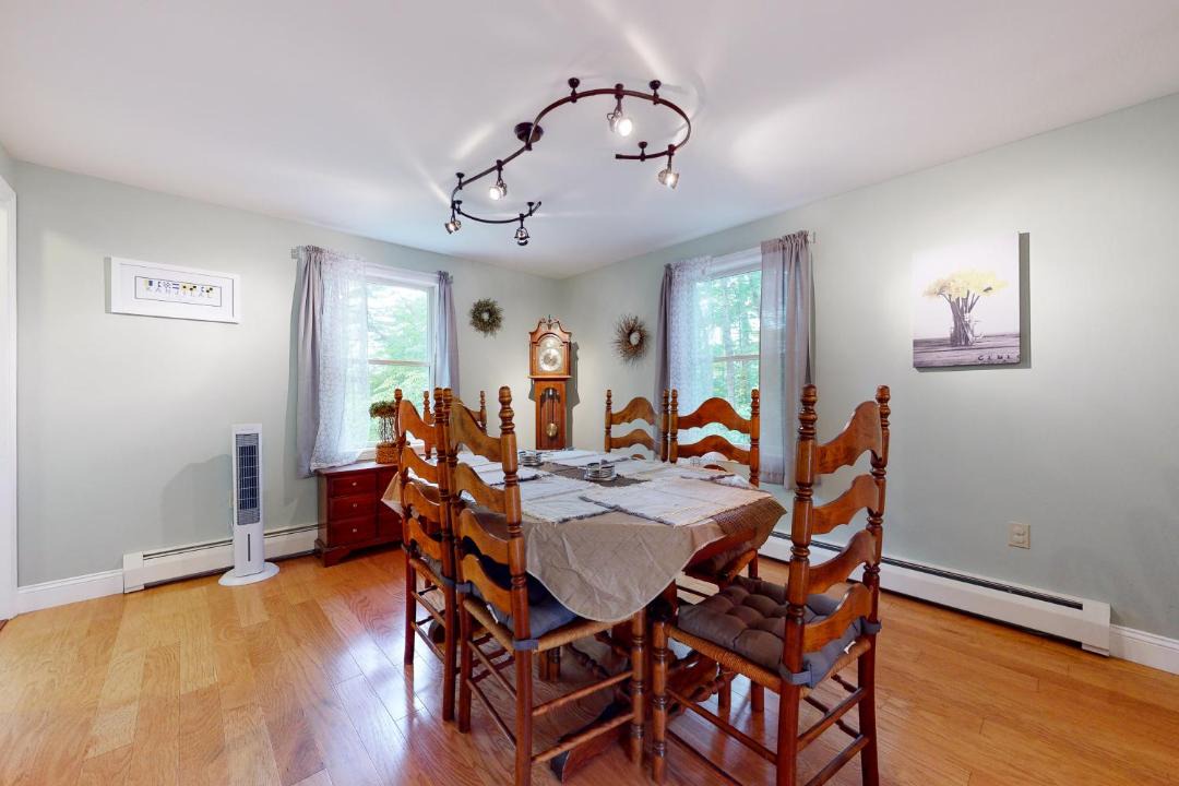 Photo of Livingroom in Alton