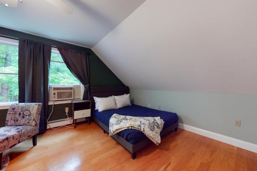 Photo of Bedroom in Alton