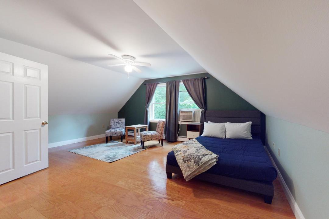 Photo of Bedroom in Alton