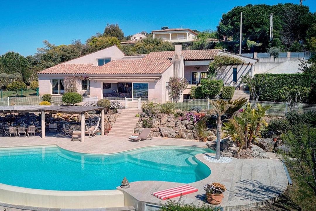 Photo of Outdoor in La Croix des Gardes