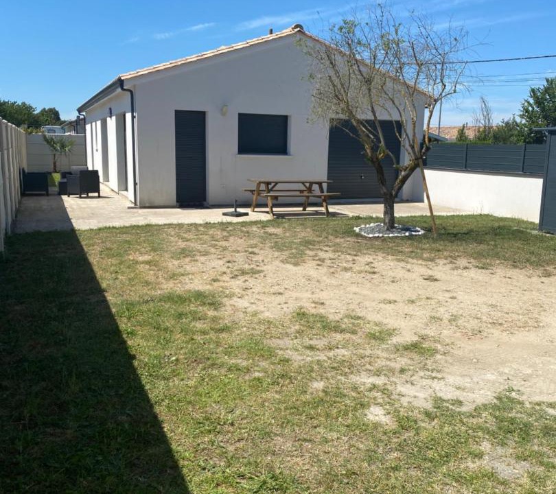 Photo of Buildings in Izon