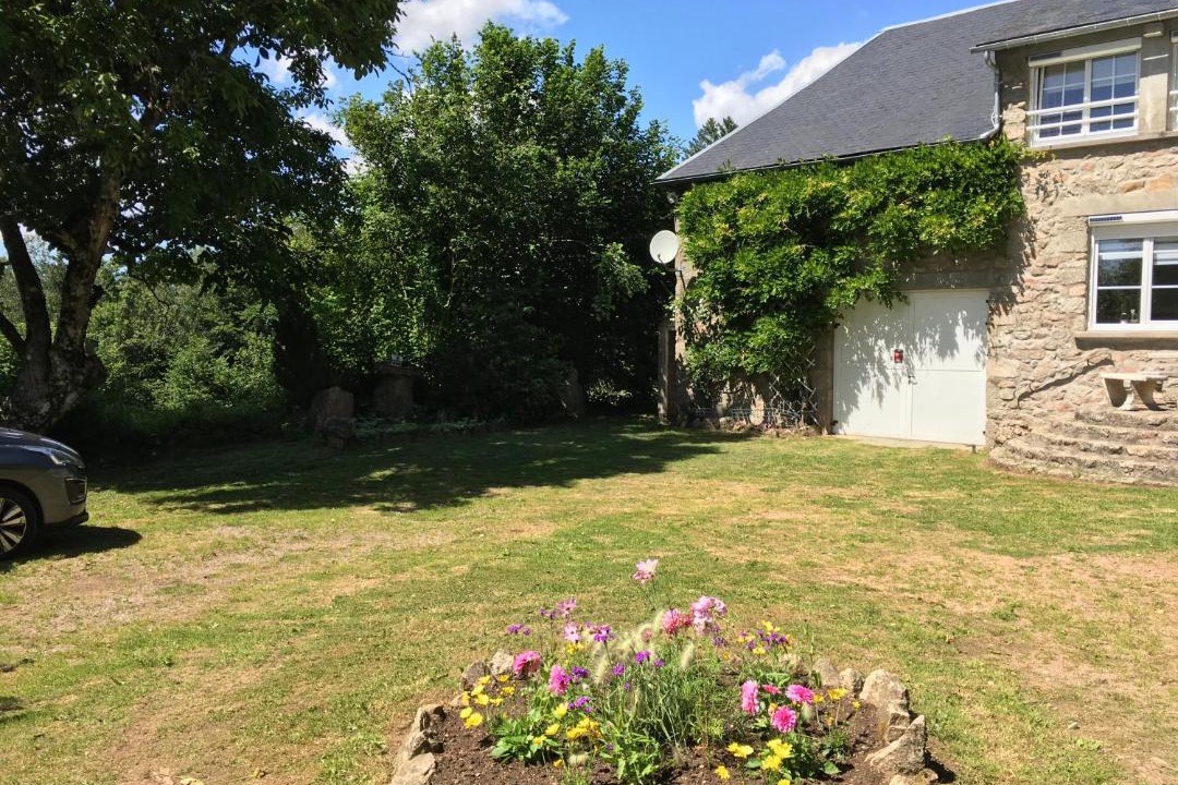 Photo of Buildings in Alligny-en-Morvan