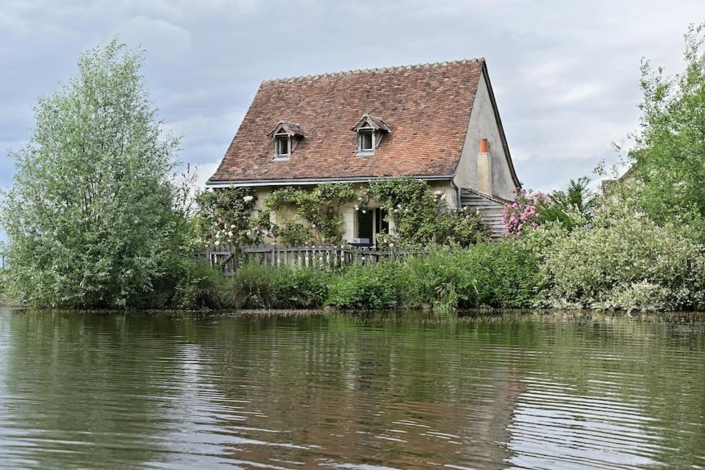Photo of Buildings in Thilouze