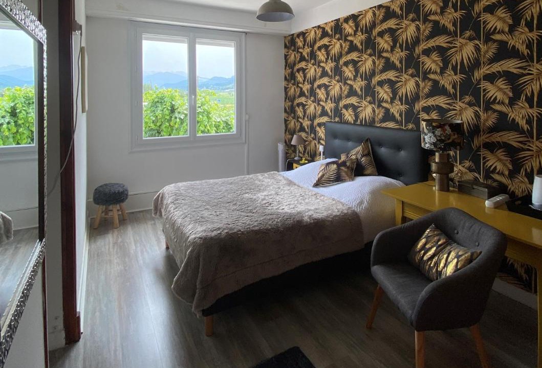 Photo of Others in Barlest