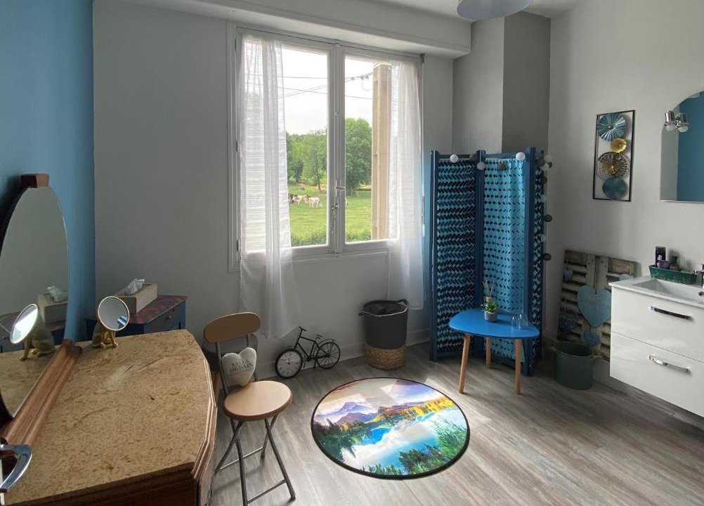 Photo of Others in Barlest