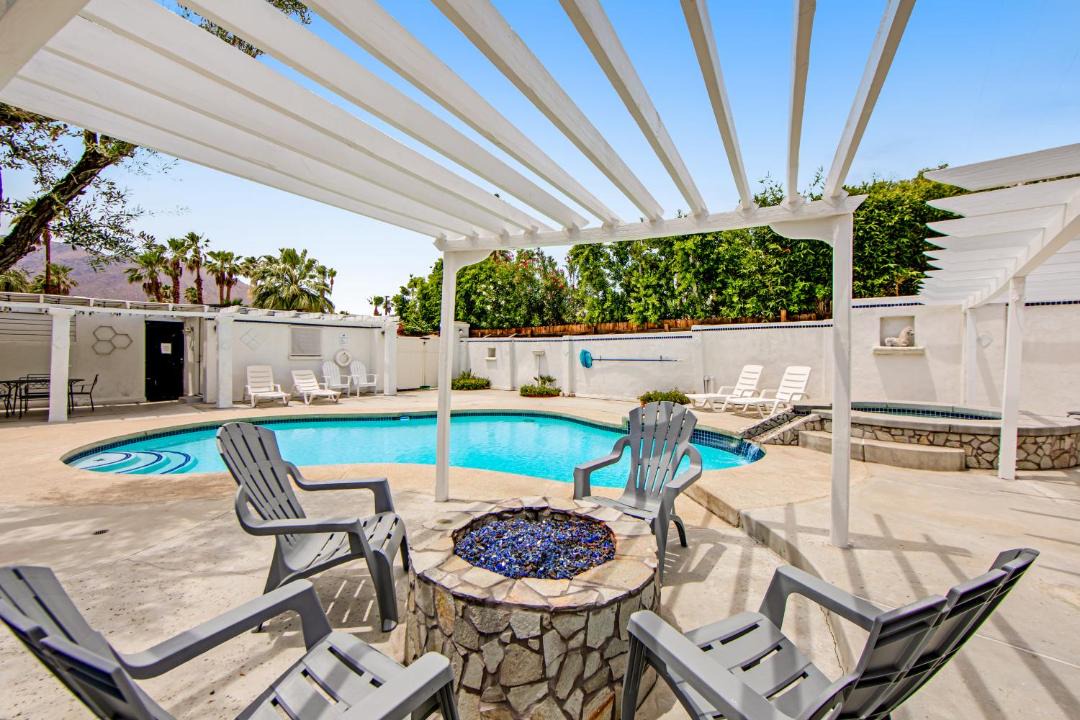 Photo of Patio Balcony in Racquet Club Estates