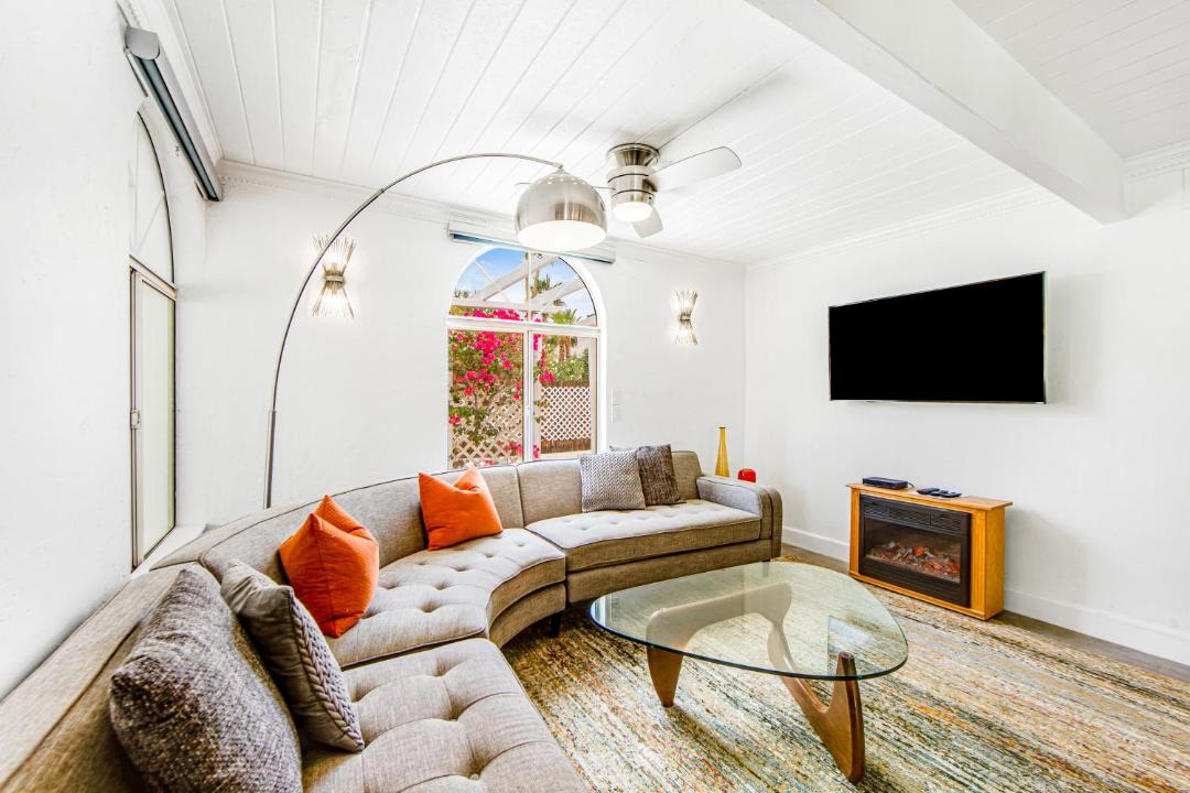 Photo of Livingroom in Racquet Club Estates