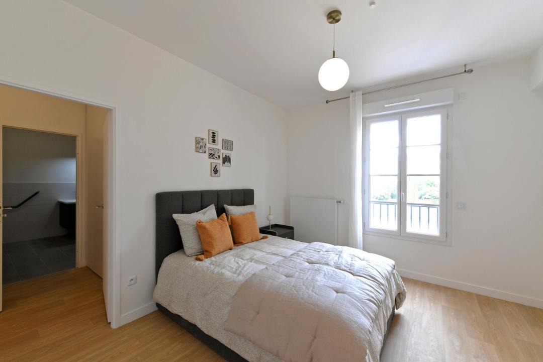 Photo of Bedroom in Clamart