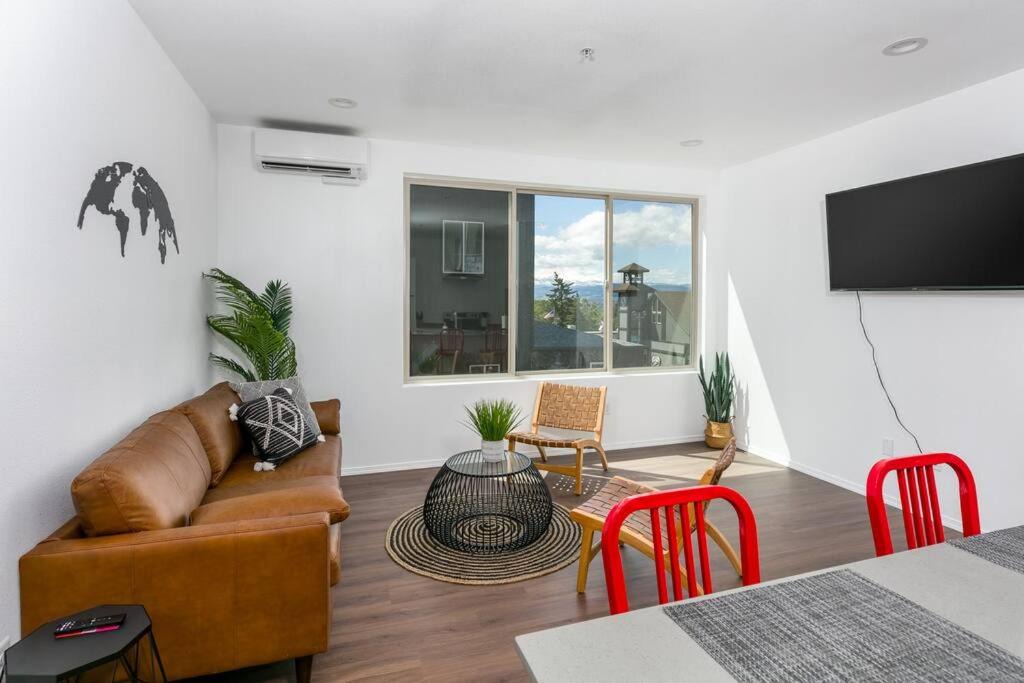 Photo of Livingroom in White Salmon