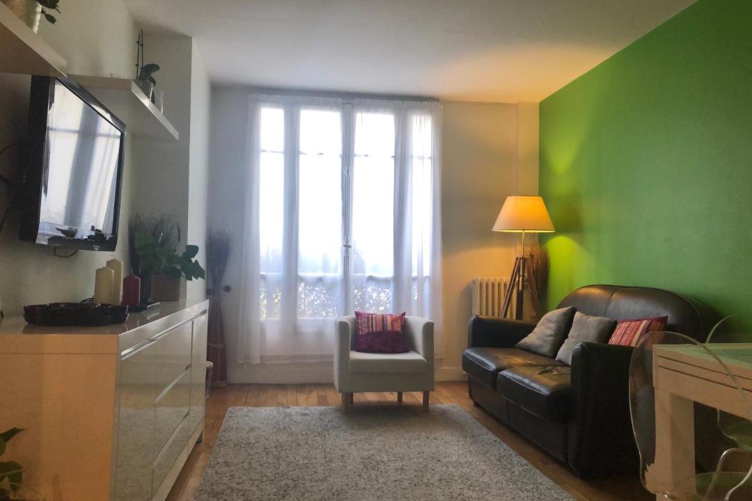 Photo of Livingroom in Republique–Point-du-Jour