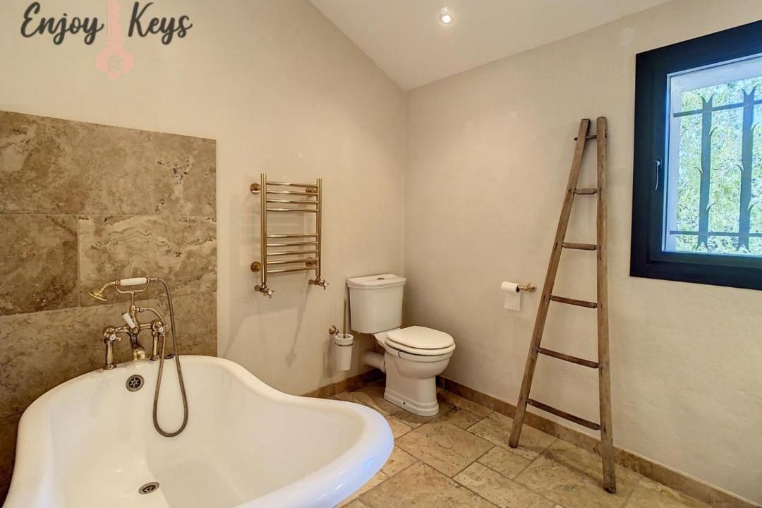 Photo of Bathroom in Senas