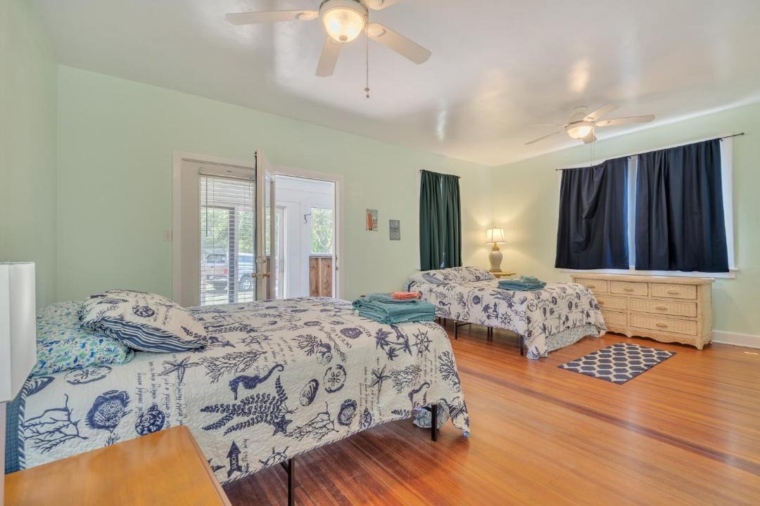 Photo of Bedroom in Willoughby Spit