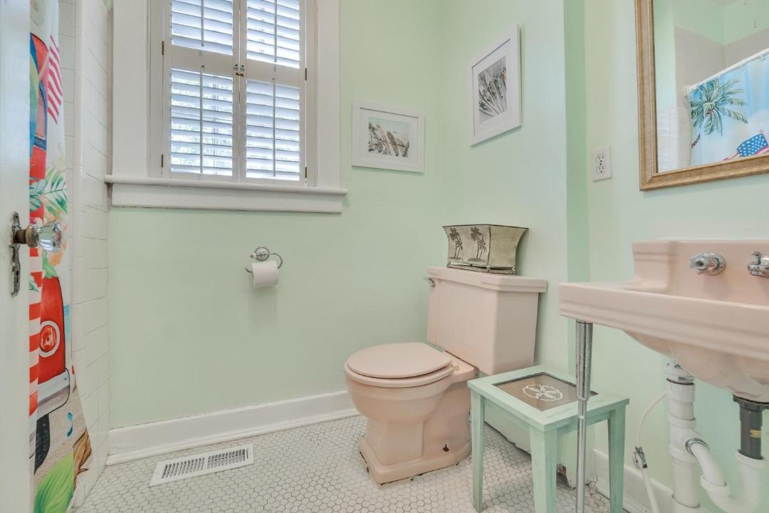 Photo of Bathroom in Willoughby Spit