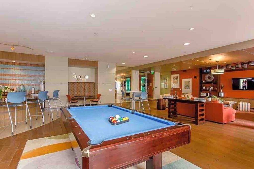 Photo of Livingroom in Astrodome