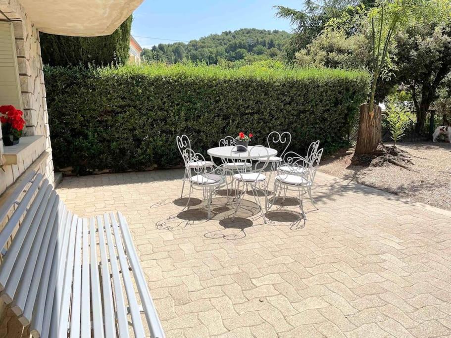 Photo of Others in Sablet