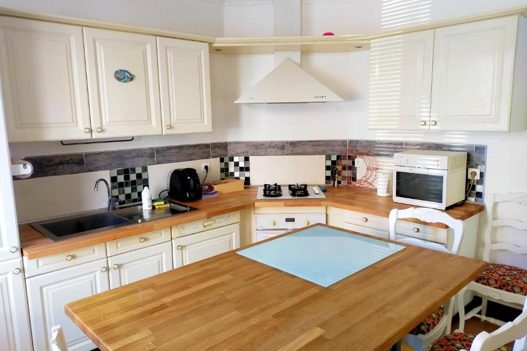 Photo of Kitchen in Lens