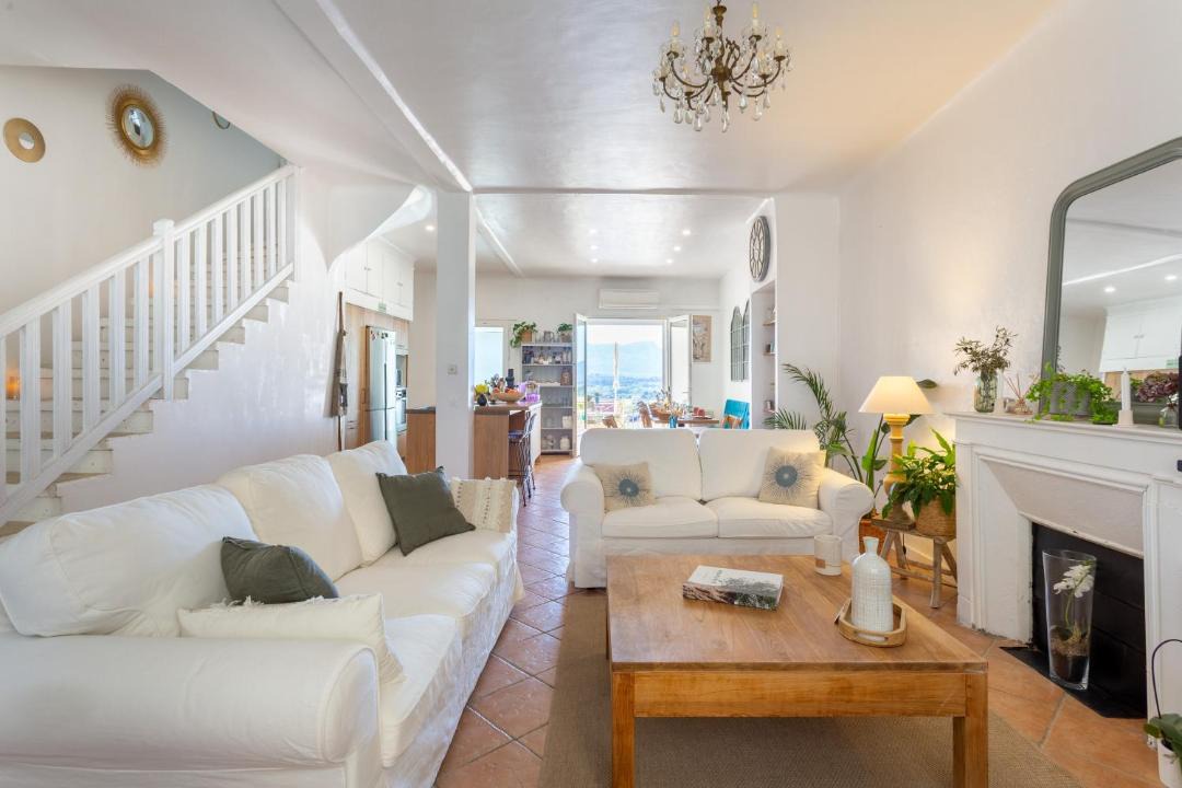 Photo of Livingroom in Pourrieres