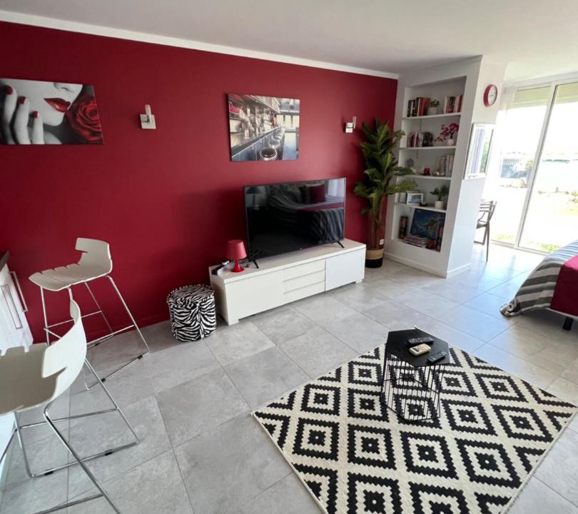 Photo of Others in Cul de Sac