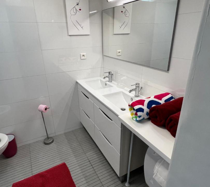 Photo of Others in Cul de Sac