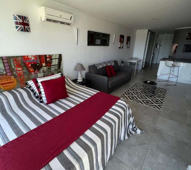 Photo of Others in Cul de Sac