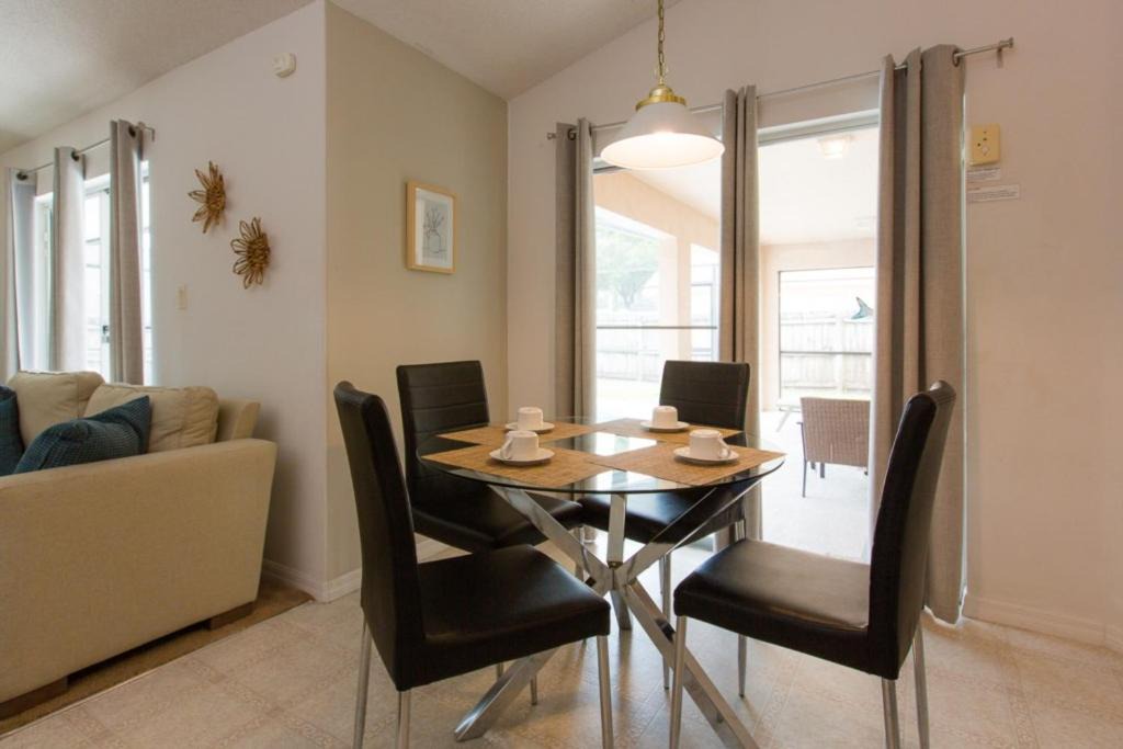 Photo of Livingroom in Orange Tree