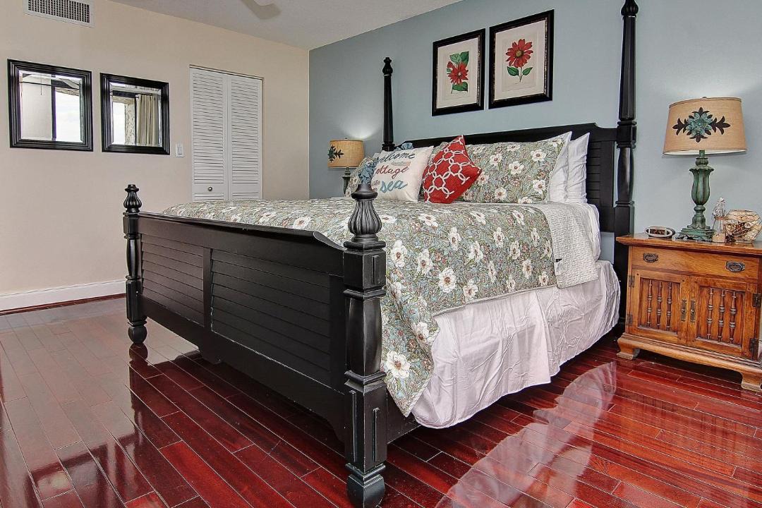 Photo of Bedroom in Sand Key