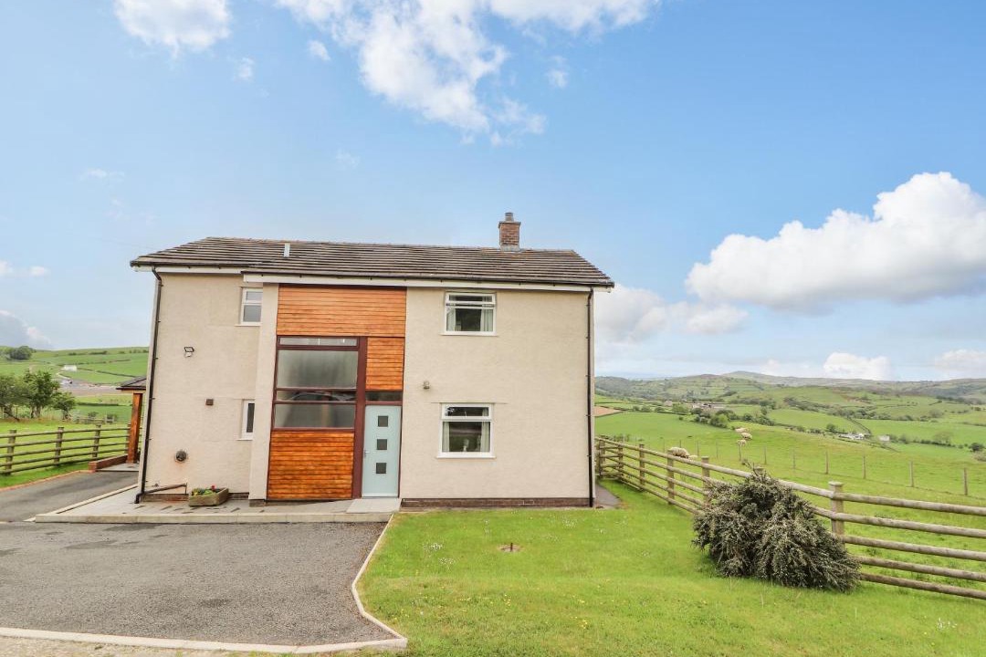 Photo of Buildings in Llannefydd