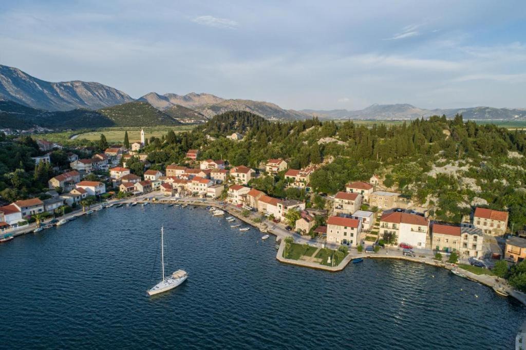 Photo of Others in Ploce