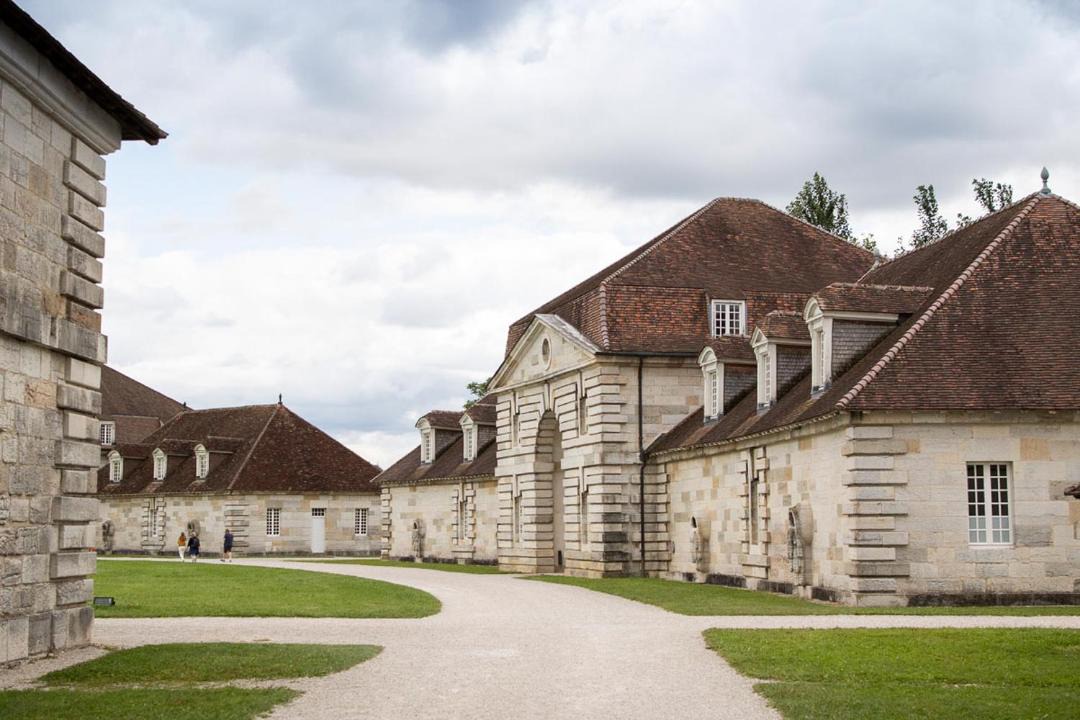 Photo of Buildings in Ounans