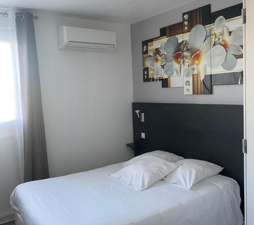 Photo of Bedroom in Romilly-sur-Seine