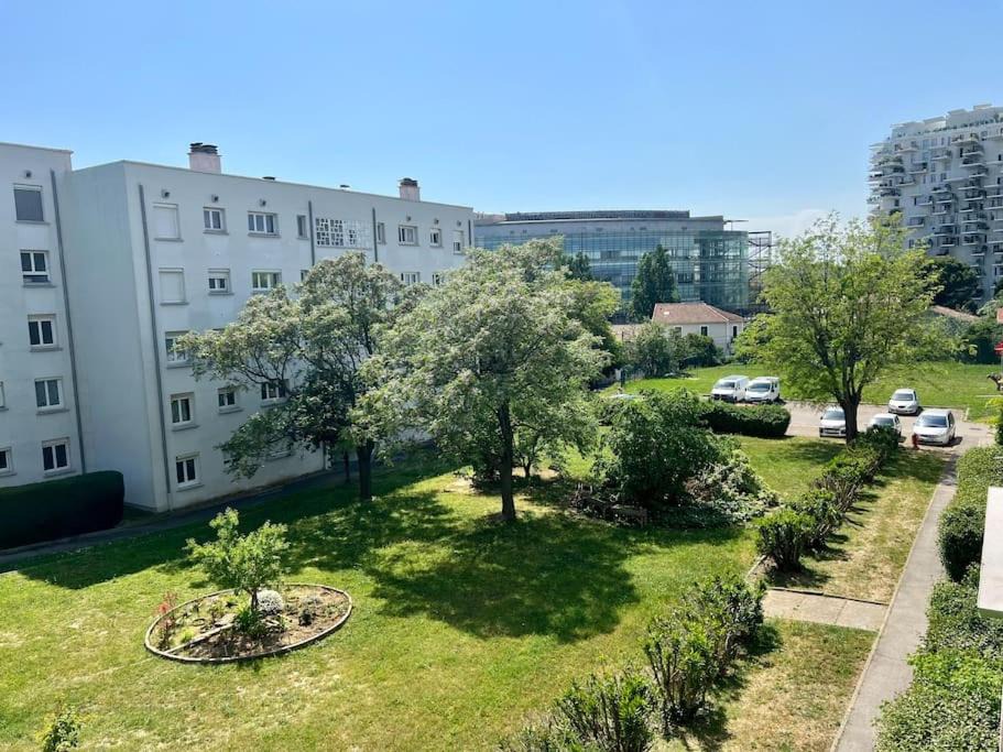 Photo of Buildings in La Lironde