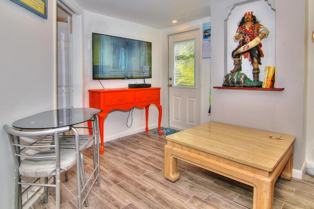 Photo of Livingroom in Treasure Island
