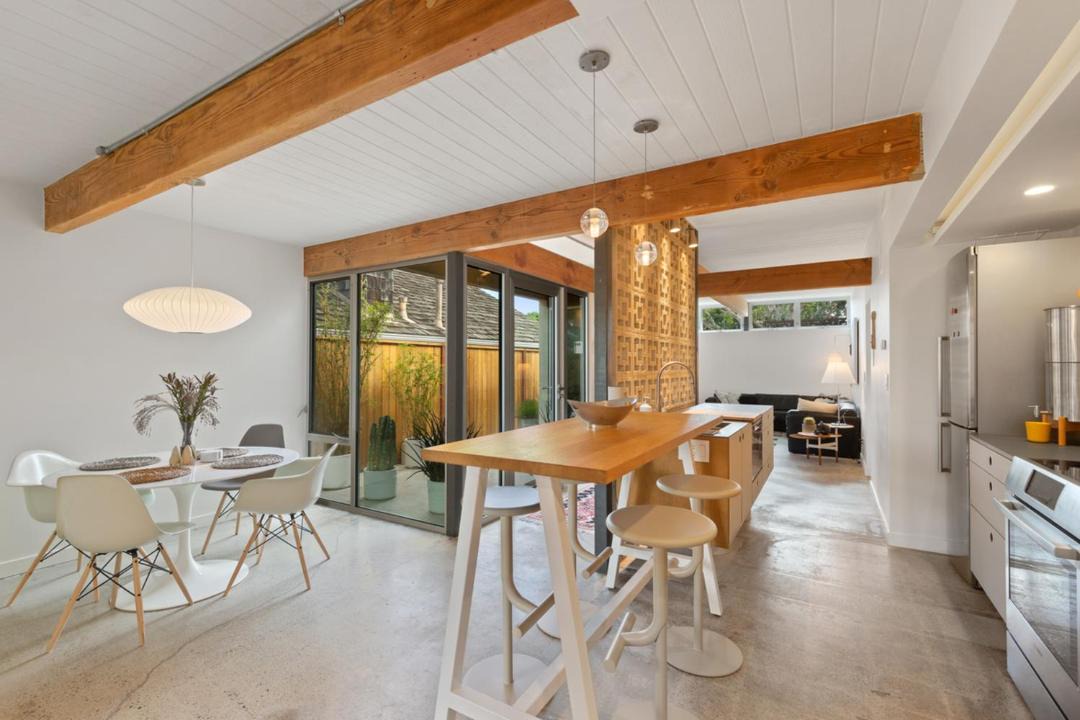 Photo of Livingroom in Newport Shores