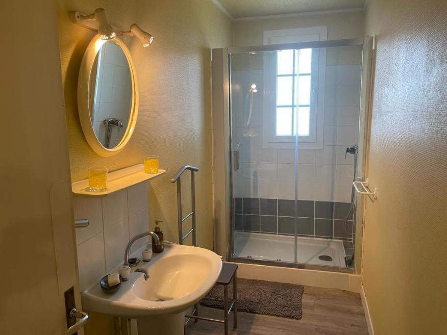 Photo of Bathroom in Connantre