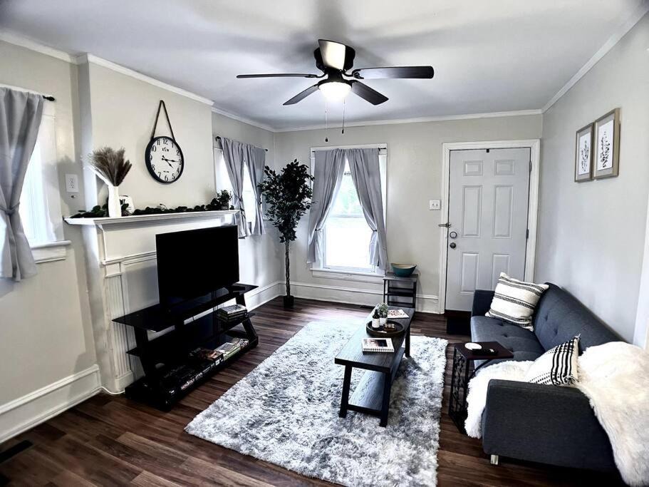 Photo of Livingroom in Old Irving Park