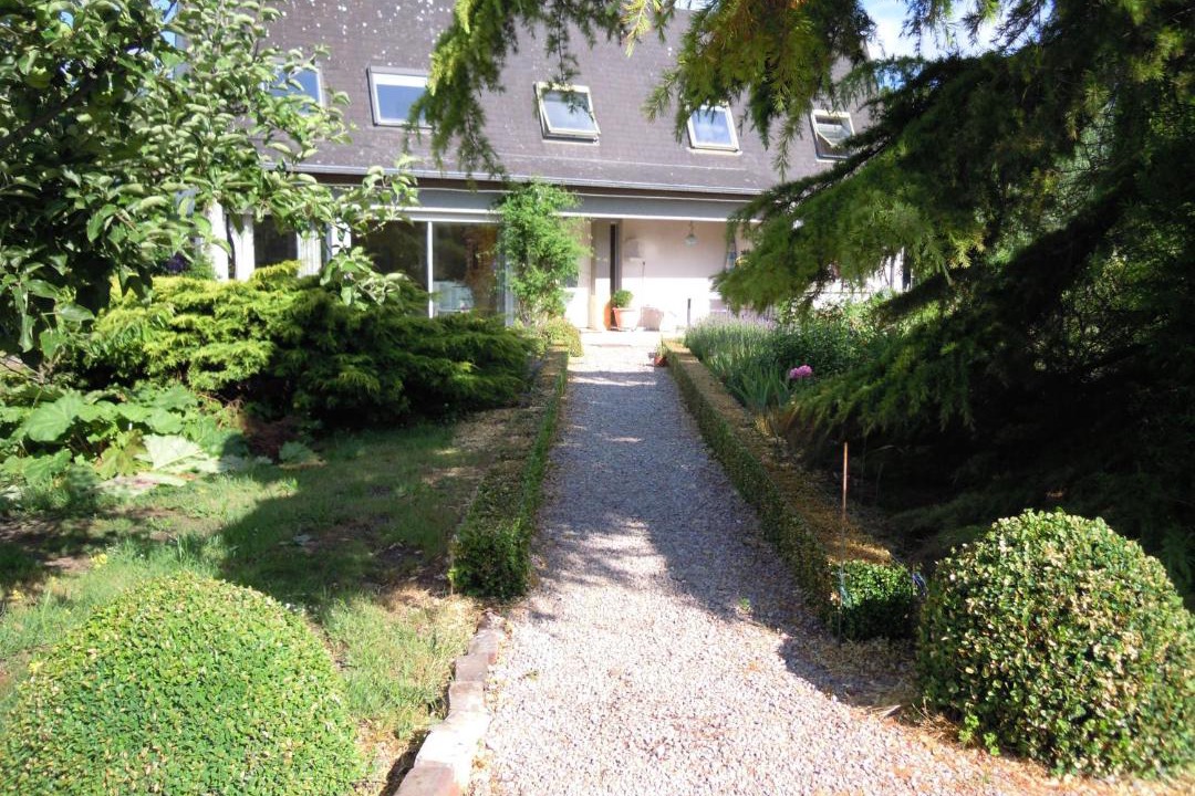 Photo of Buildings in Erondelle